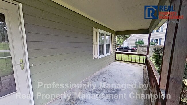 Building Photo - Charming Home Backing up to Arrowhead Park...