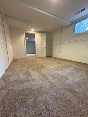 Building Photo - Freshly Painted Large Queen Anne Home! $3495