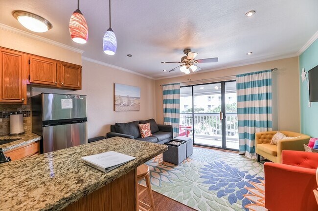 Building Photo - 6102 Seawall Blvd