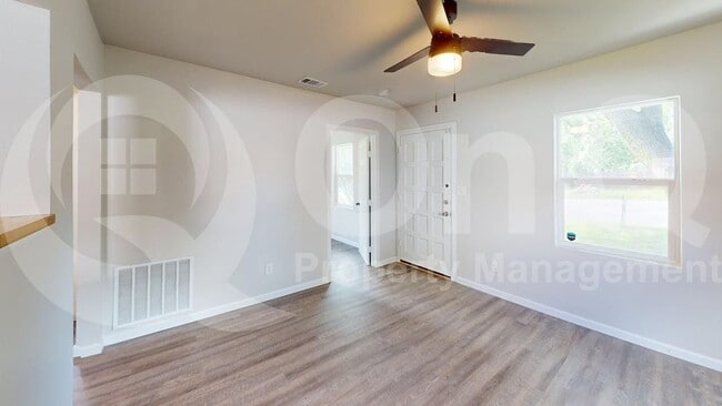 Building Photo - 519 E Gandy St