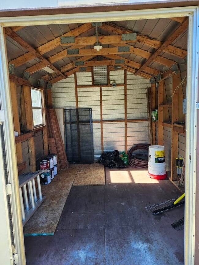 Building Photo - Gorgeous 3/2/2 Home, Great Location