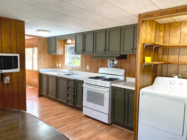 Building Photo - 141 Gale Rd