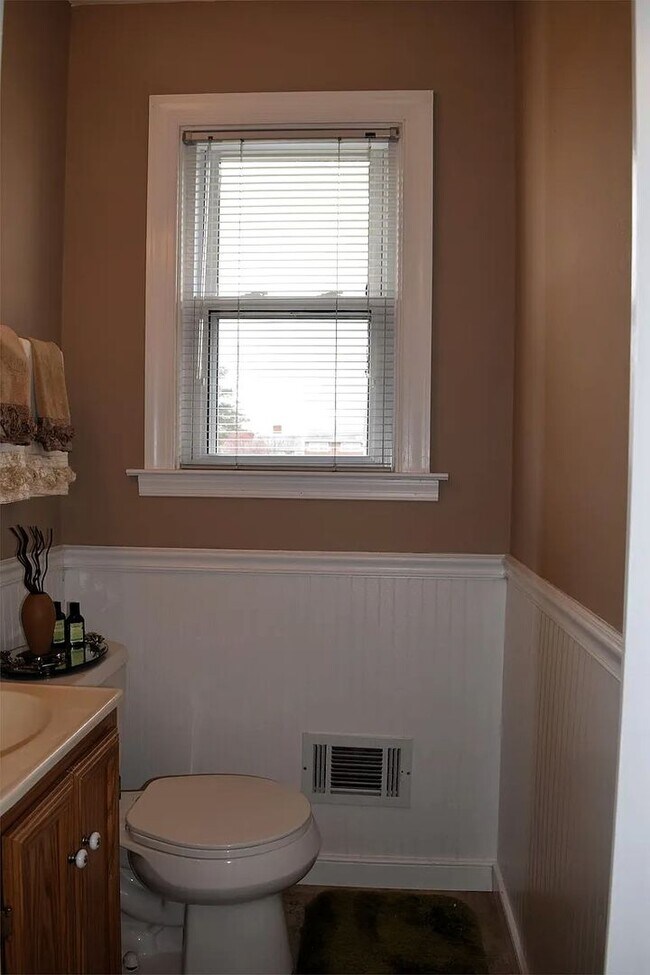 Building Photo - All brick rancher close to White Oak Mall and Richmond International Airport