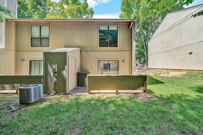 Building Photo - 7007 Oak Ct