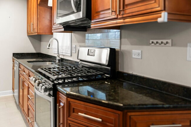 Building Photo - 2852 Scott St