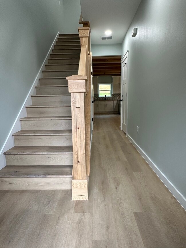 Building Photo - 207 Cherry Ave