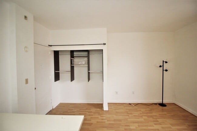 Building Photo - Cozy Mt Vernon Efficiency Studio w/ W/D in...