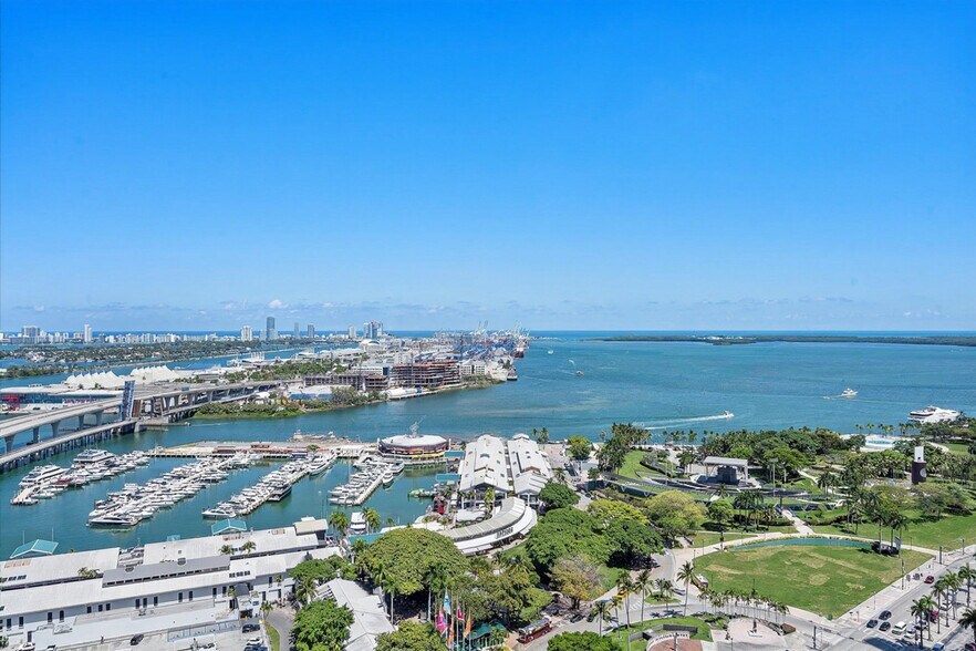 Building Photo - 398 NE 5th St