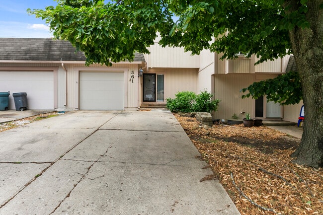 Building Photo - 561 NW Valleybrook Rd