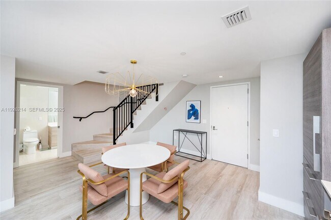 Building Photo - 121 NE 34th St