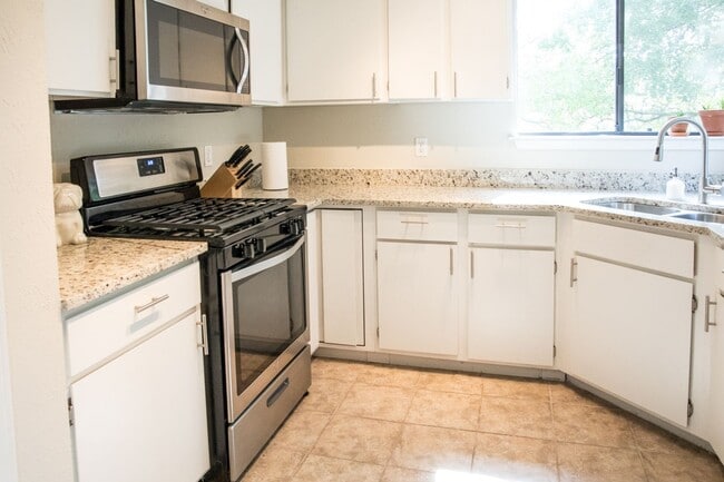 Building Photo - 2603 Garrettson Dr