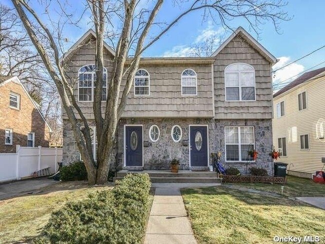 Primary Photo - 62 A Linwood Rd N