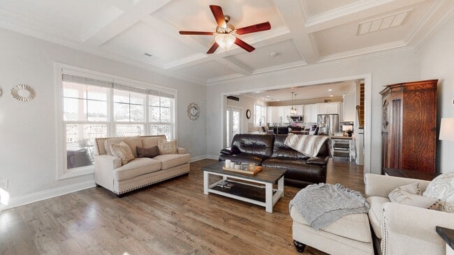 Building Photo - Large Luxe Home Hampstead