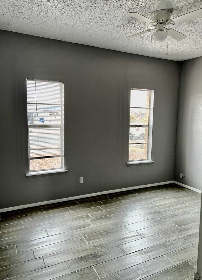 Building Photo - 1618 Dale Douglas Dr