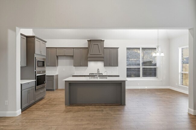 Building Photo - 4021 Angelina Dr