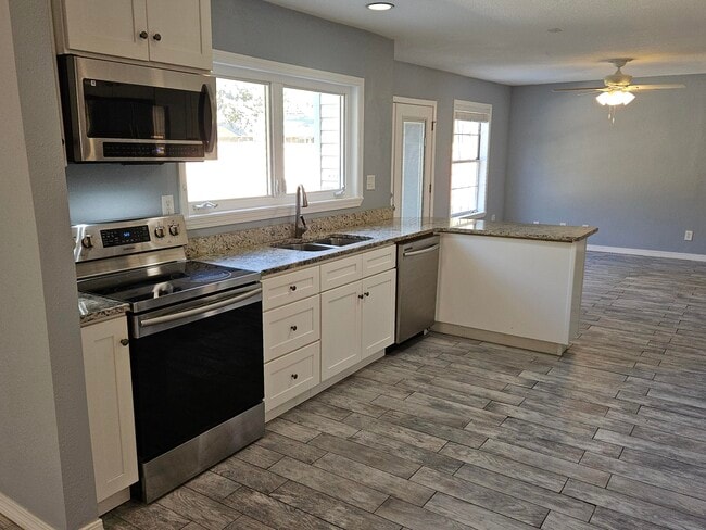 Building Photo - 1077 Woodlore Cir