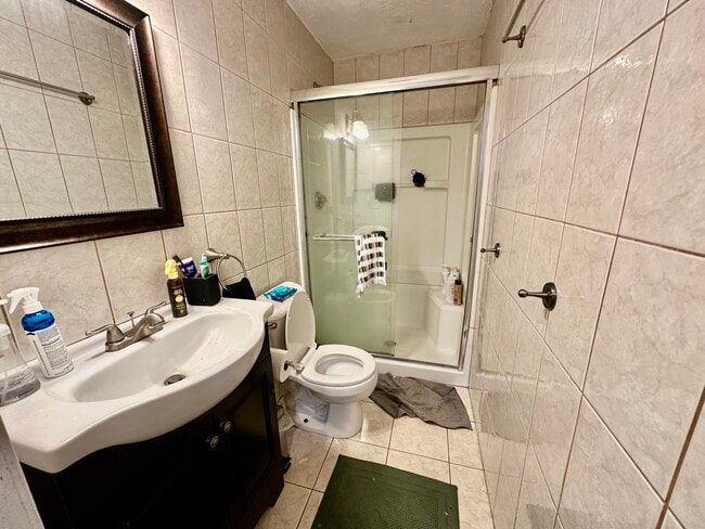 Building Photo - 73 Thatcher St