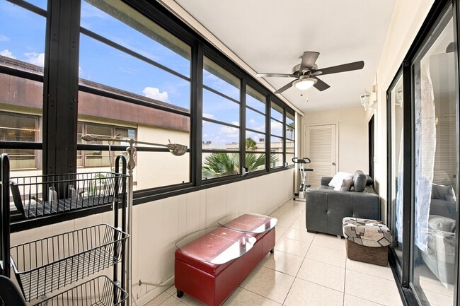 Building Photo - 226 Capri E