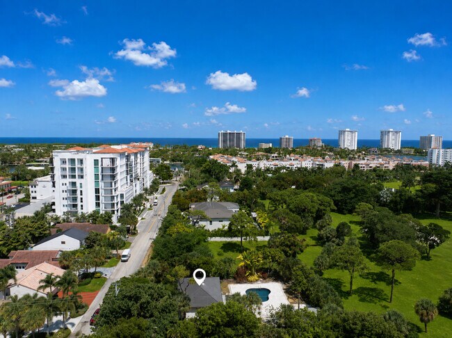 Building Photo - 400 E Royal Palm Rd