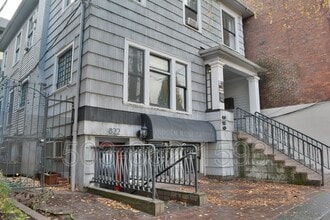 Building Photo - 822 NW 21st Ave