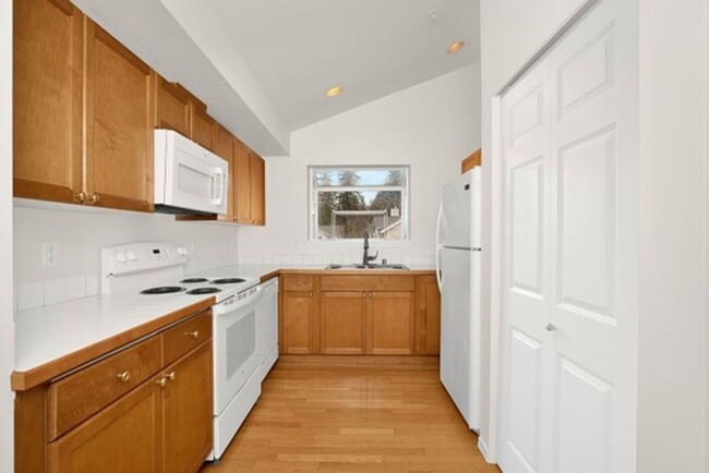 Building Photo - Bothell Hidden Creek 2BD/2BA Home