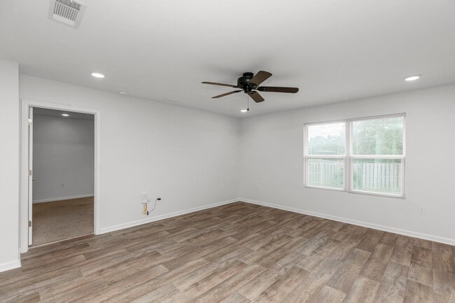 Building Photo - 1009 Limpkin St