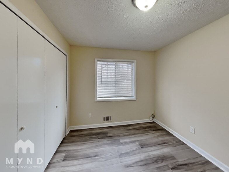 Building Photo - 195 N Fayette Dr