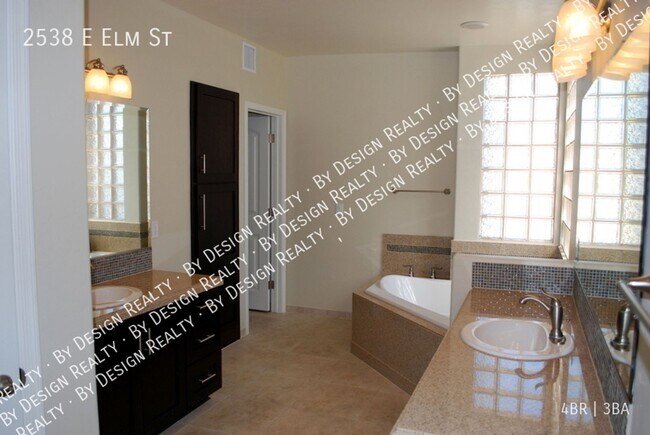 Building Photo - Blenman Elm 4 Bed 3 Bath Custom Home