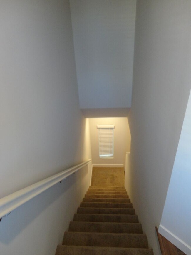 Building Photo - Move in Special!!  1/2 off 1st Month's Rent!!