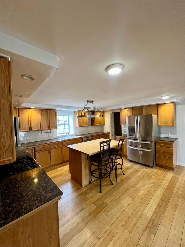 Building Photo - Charming 3-Bedroom Home in Fairbanks / Pet...