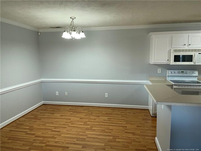 Building Photo - 1711 Renwick Dr