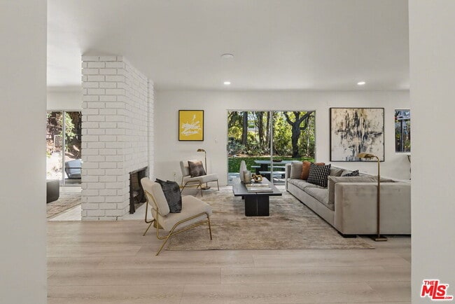 Building Photo - 2612 S Beverly Dr