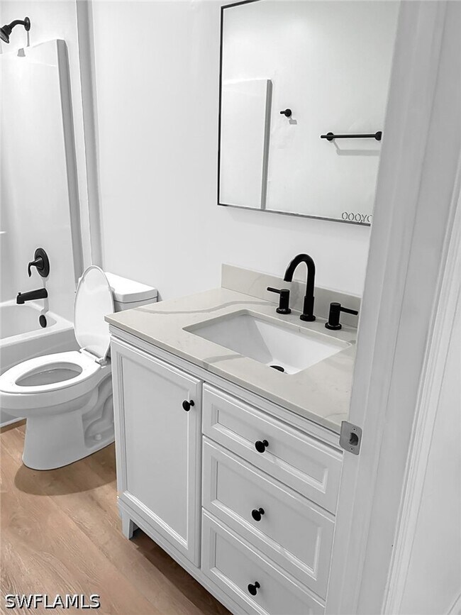 Building Photo - 434 NE 5th Ave