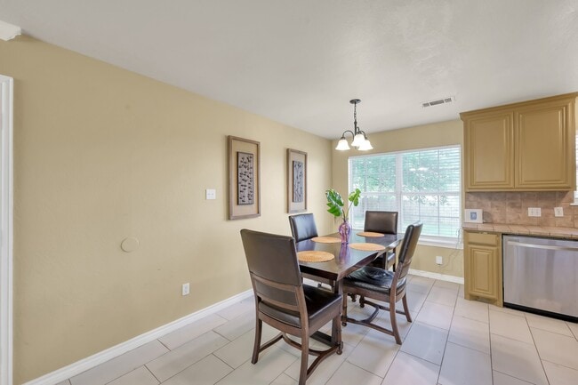 Building Photo - 125 Pine St