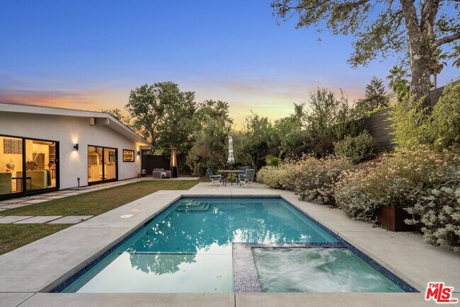 Primary Photo - 8400 Edwin Dr