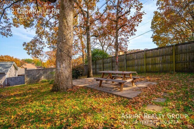 Building Photo - 42 Thornhill Dr