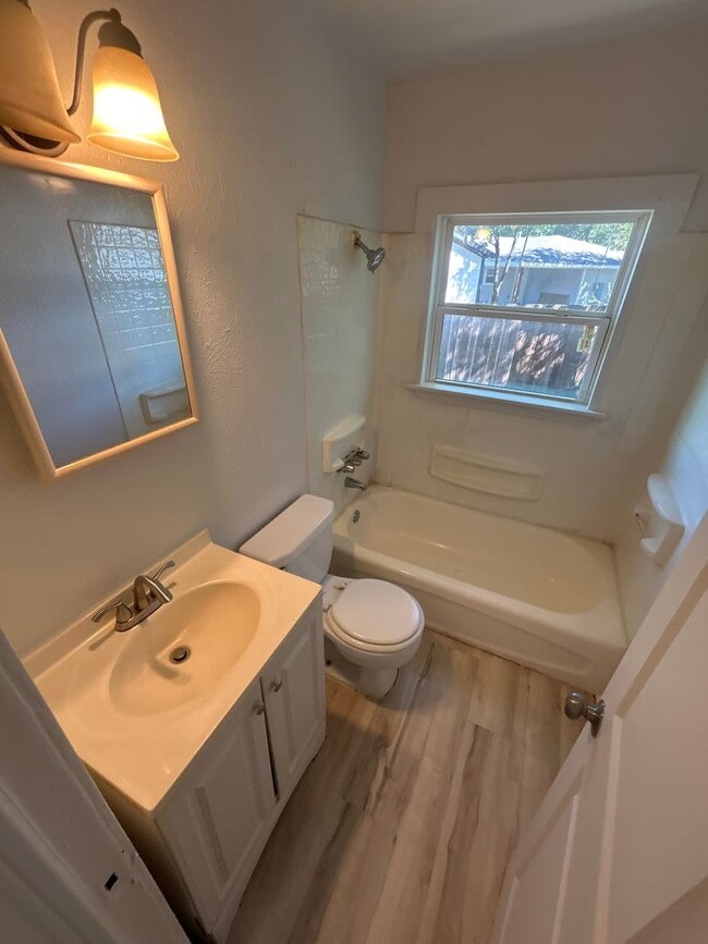 Building Photo - Discover the perfect home!