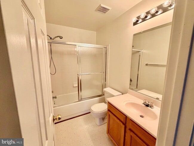 Building Photo - 214 Fernwood Pl