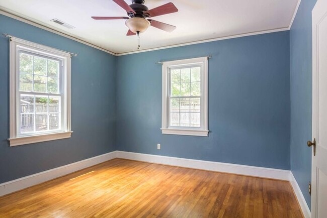 Building Photo - Gorgeous 3 Bedroom 2 Bath in Popular Parki...