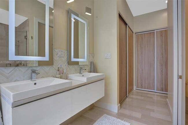 Building Photo - 1529 Shoreline Way