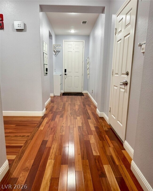 Building Photo - 9224 Longhorn Falls Ct