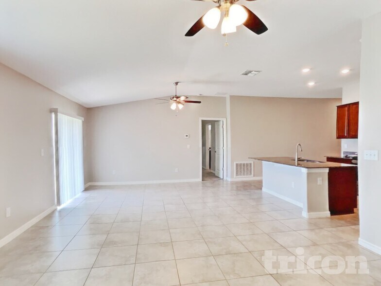 Building Photo - 1721 Broad Winged Hawk Dr