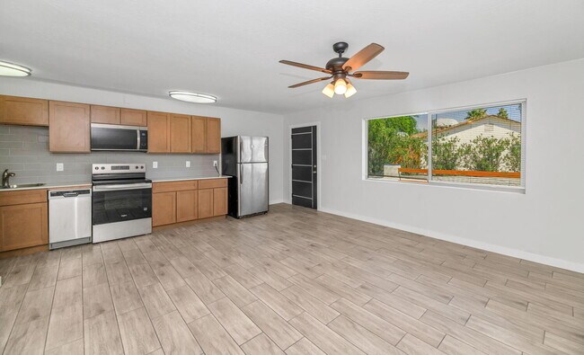 Building Photo - Remodeled 1BR with Private Yard + $400 Gift Card – Move In Today