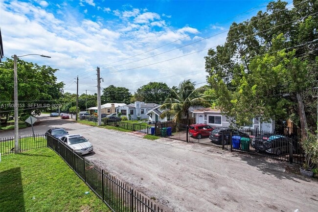 Building Photo - 131 NE 77th St