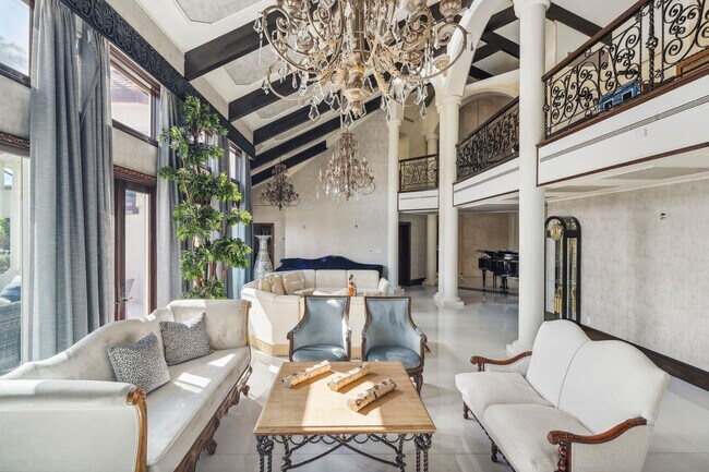 Building Photo - 3100 NE 46th St