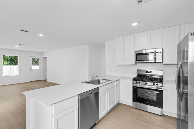Building Photo - 3022 Mallorca Dr