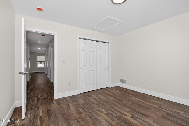 Building Photo - 6 Arrow St