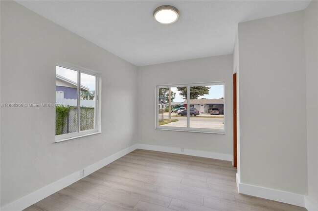 Building Photo - 14312 SW 110th Ave