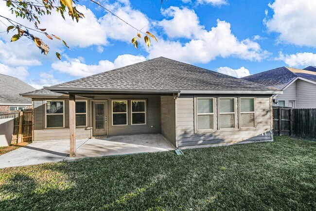 Building Photo - Charming 1-Story 4 Bedroom 2 Bathroom in L...