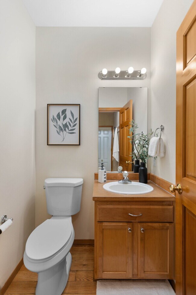Building Photo - Beautiful End-Unit Townhome in Highland Parc | Water & Sewer Included!- AVAILABLE NOW FOR RENT!!